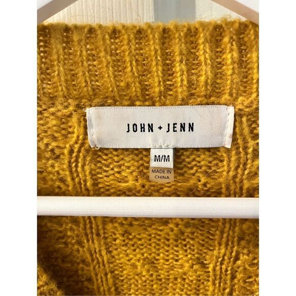 John + Jenn Mustard Gold Oversized Cable Knit Sweater sz M EUC - Picture 5 of 7
